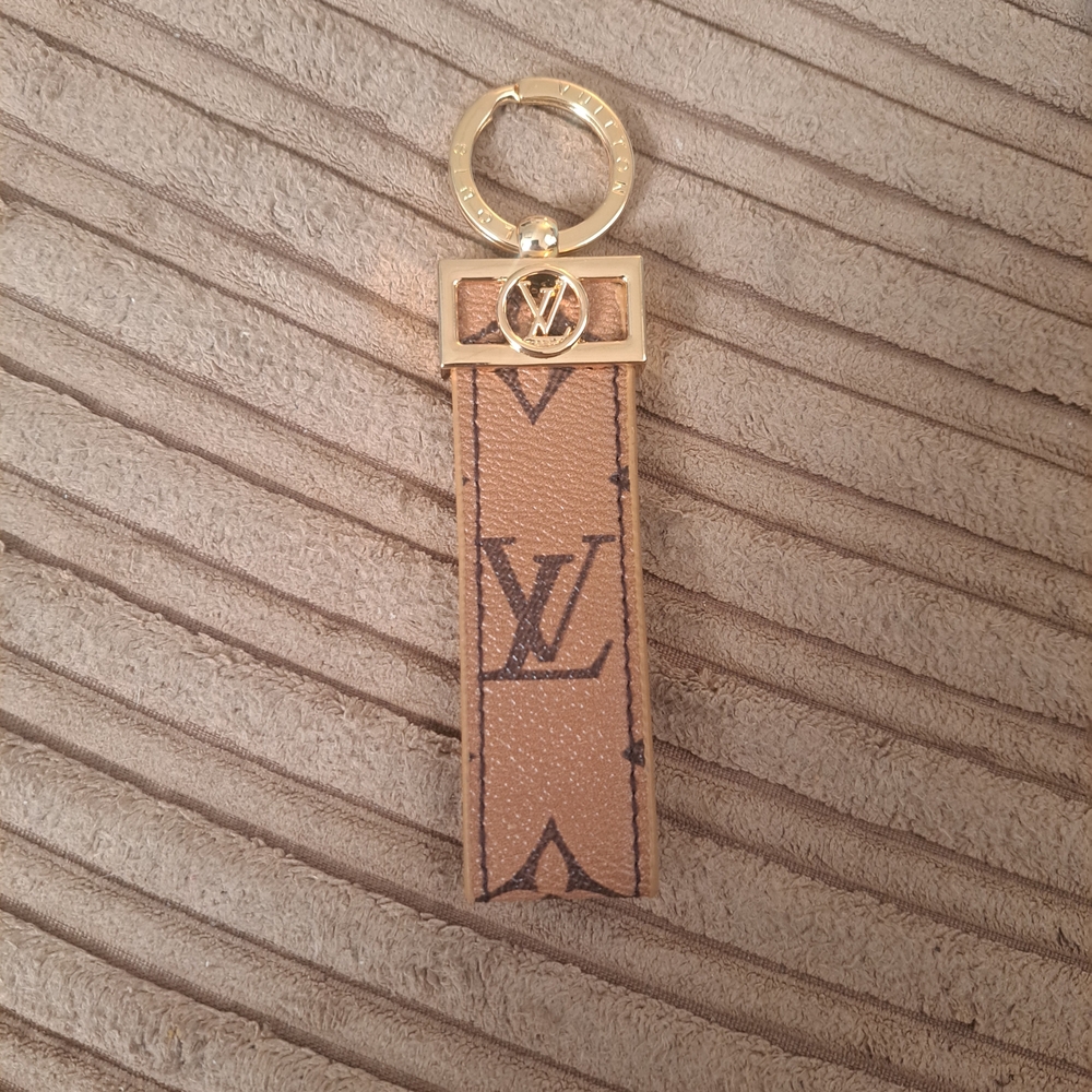 Louis Vuitton Beige and Gold Key Holder